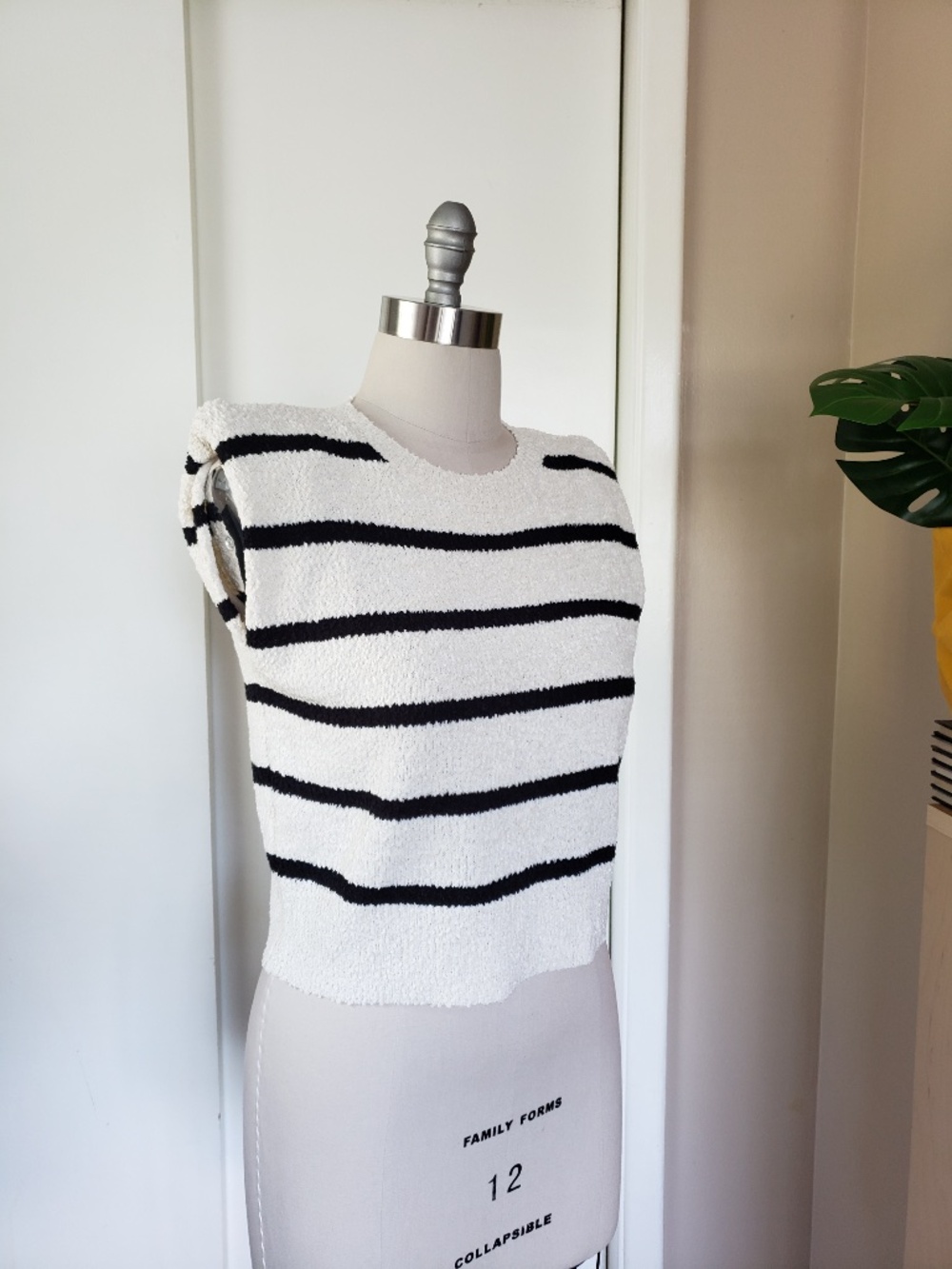 Chic Sculpted Shoulder Sweater Size Medium!